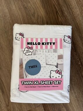 Hello Kitty White and Pink Twin XL Sheet Set